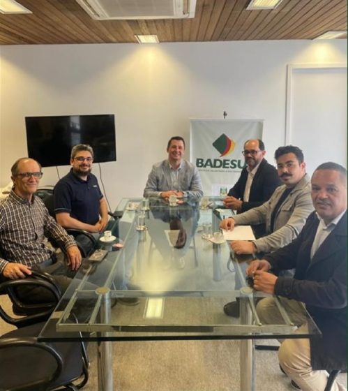 O prefeito Ronaldo Moraes esteve em reunião com o superintendente do setor público do Badesul