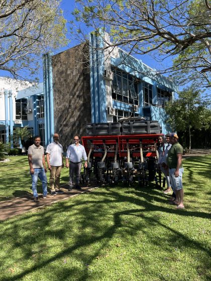 Comunidade Quilombola de Júlio Borges recebe plantadeira através de emenda parlamentar!
