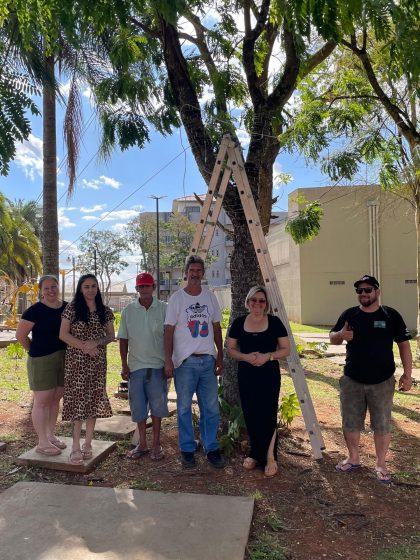 Equipe responsável pela decoração Prepara cidade para o Natal Brilha Jacuí