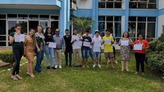 Alunos aprovados na prova unificada do NEEJA Receberam seus Certificados nesta semana!