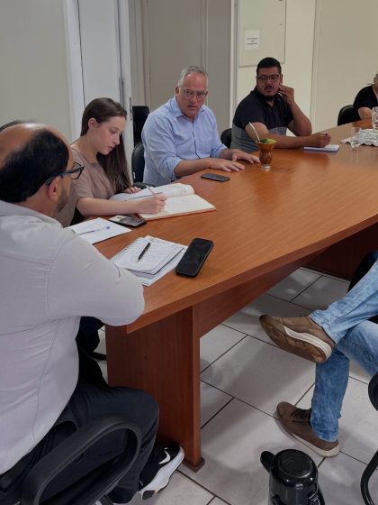 Prefeito Municipal e Vereadores se Reúnem em Reunião com coordenador da Corsan