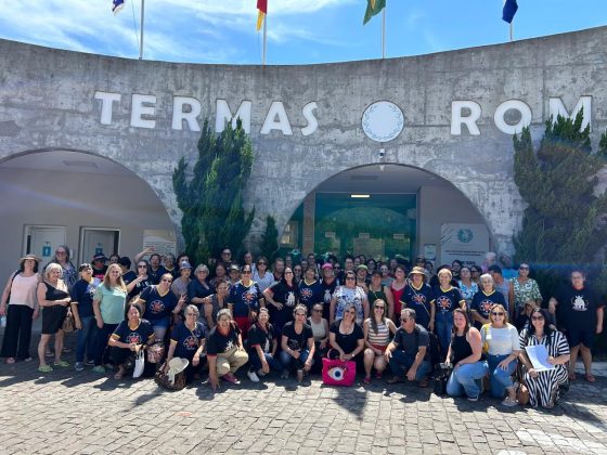 Secretaria de Trabalho e Ação Social e do CRAS, realizou viagem de confraternização de fim de ano