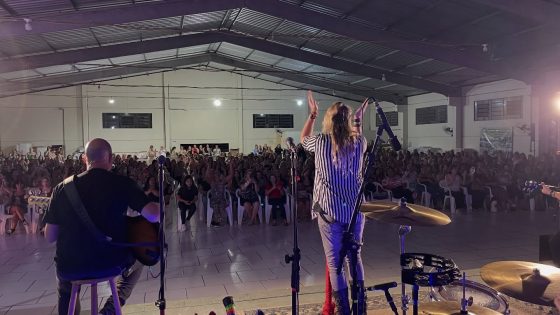 Encontro entre Mulheres com Palestra-Show Banda Rosas