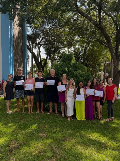 Alunos aprovados na prova unificada do NEEJA recebem certificados